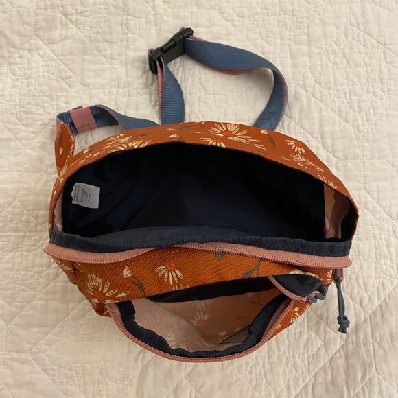 United by Blue 25L Convertible Carryall Backpack & 3L Utility Fanny Pack Bundle - Picture 10 of 12